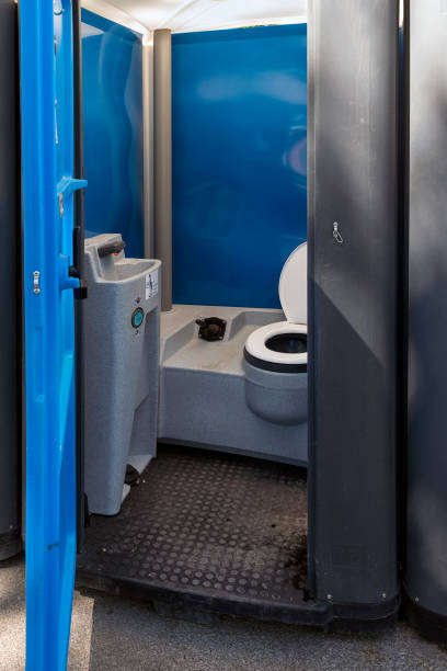 Best Portable restroom trailer rental  in Brownsville, FL